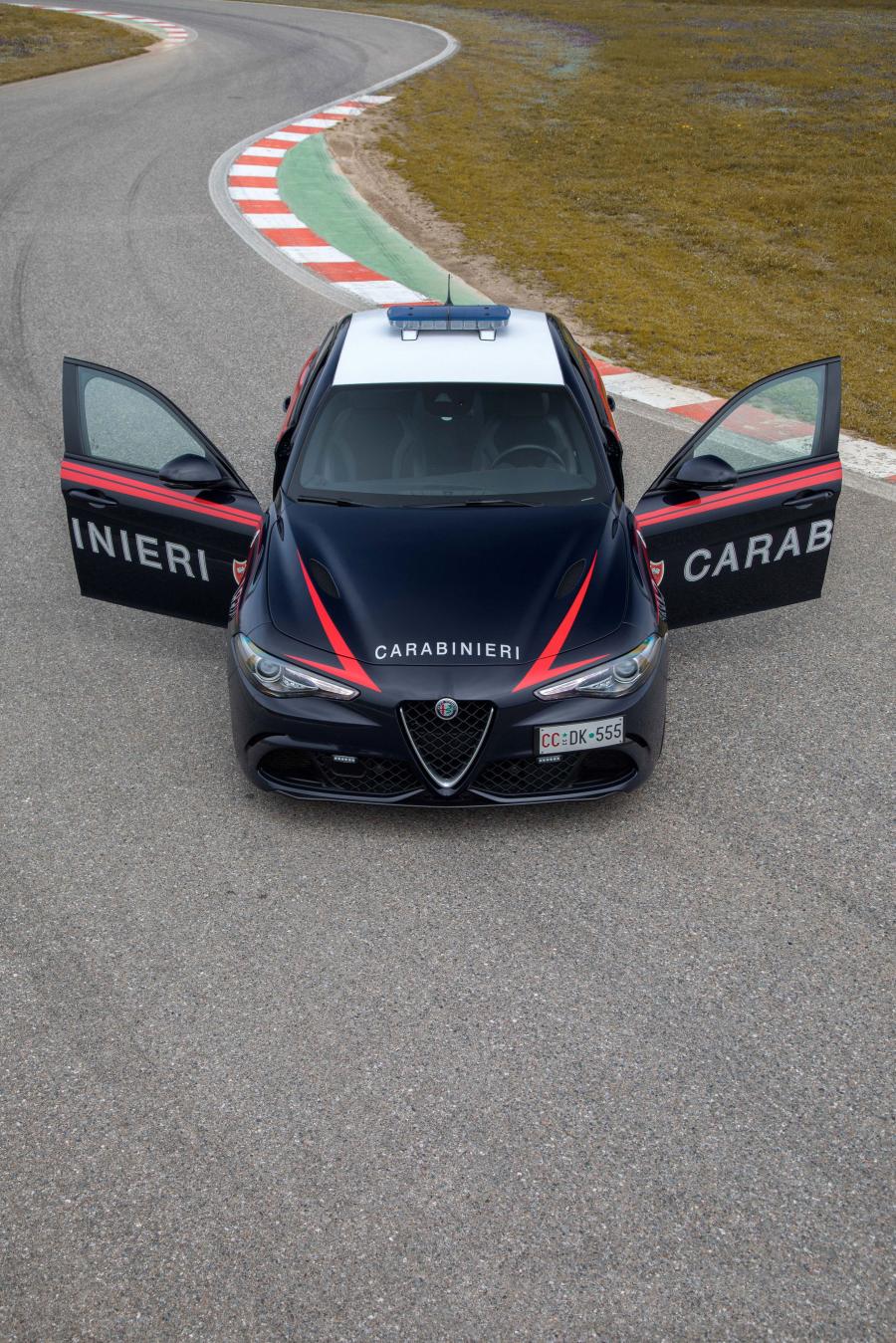  Alfa Romeo Giulia Quadrifoglio Carabinieri (952) 2016 года  (фото 5 из 14)